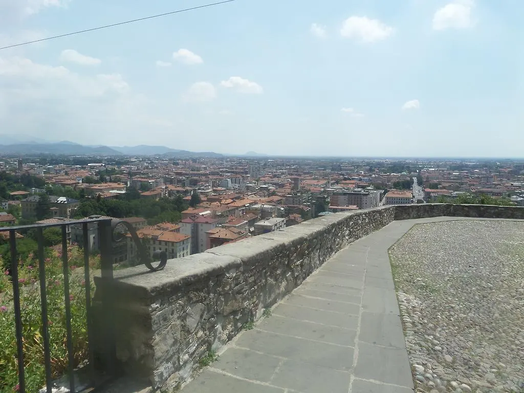 Guest house La Luna Blu In Old Town Bergamo