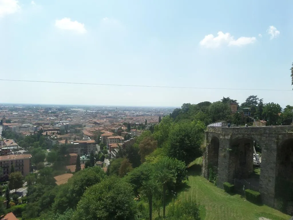 La Luna Blu In Old Town Bergamo 3*,