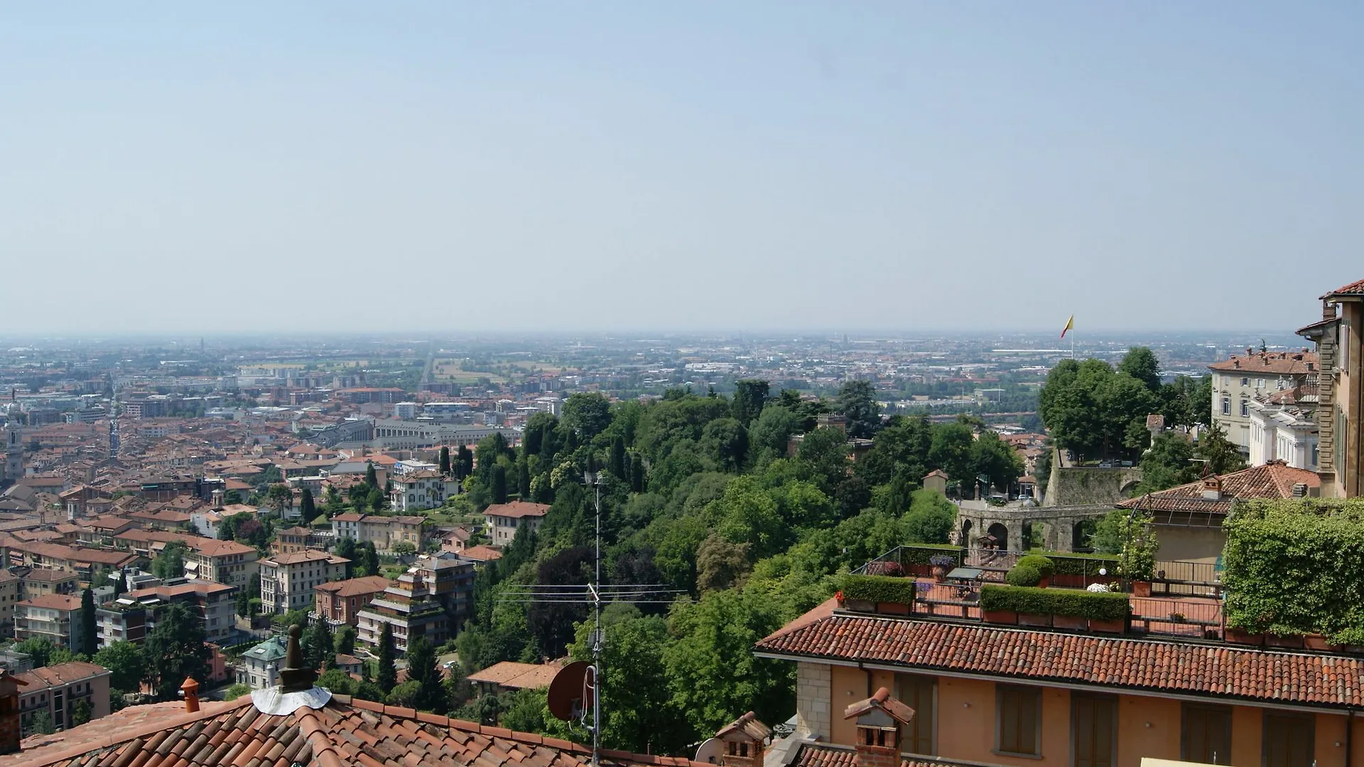 La Luna Blu In Old Town Bergamo